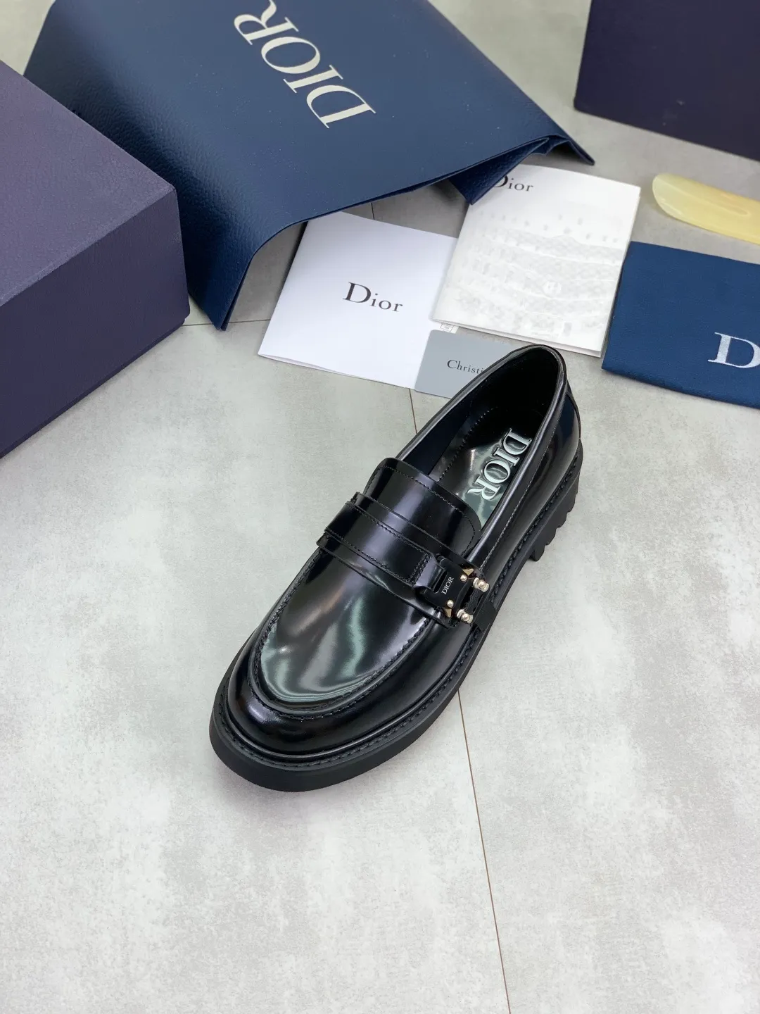 Men's shoes 💰P680 new model, high quality 💎💎💎 water-dyed cow lining, original quality Dior —🆘.Dior original purchase, high-end business leather shoes, fabric: imported from Italy open edge beaded cowhide material ➕ water-dyed cow lining / cowhide feet ➕ special original rubber outsole, fine workmanship, real thing ^_^ Photographed 🎬size: 39-44 (38 45 (customized)